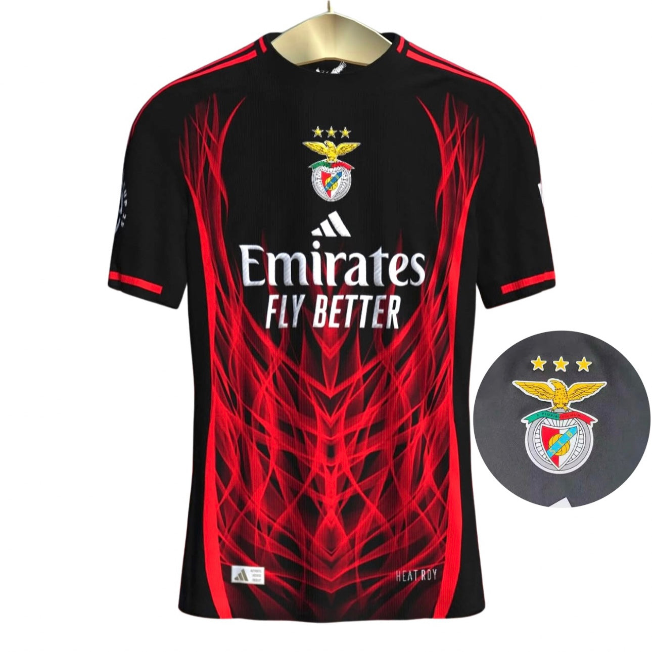 Camisola concept vermelha e preta com símbolo AS CORES 2025/26