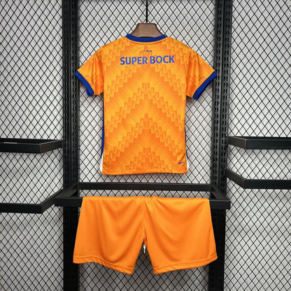 Conjunto infantil laranja alternativo 2024/25