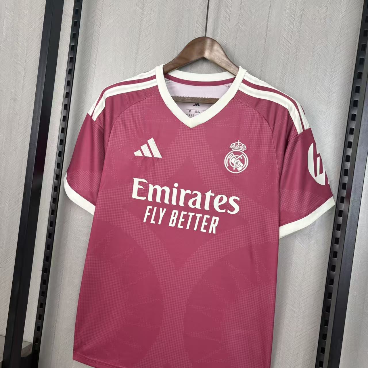 Camisola Real Madrid rosa terceira 2026/27