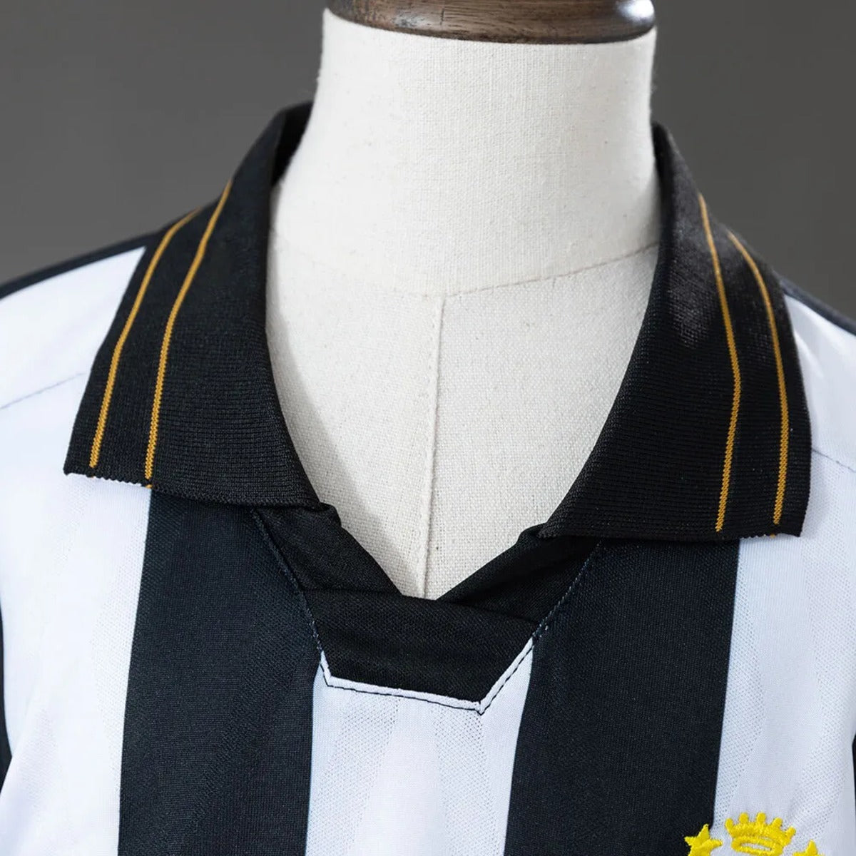 Conjunto Infantil alternativo branco/preto 2026/27