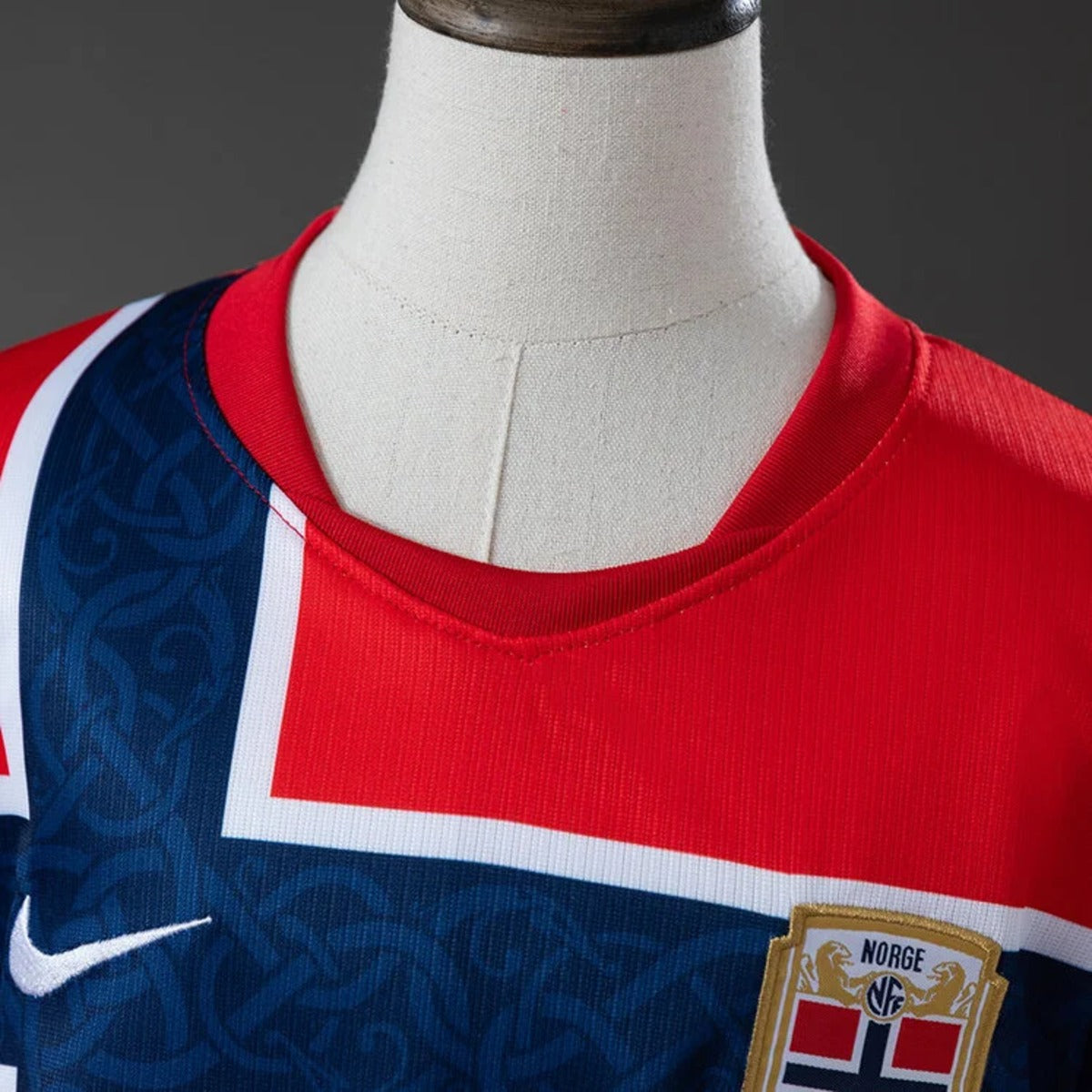 Conjunto infantil Seleção Noruega principal vermelha 2026