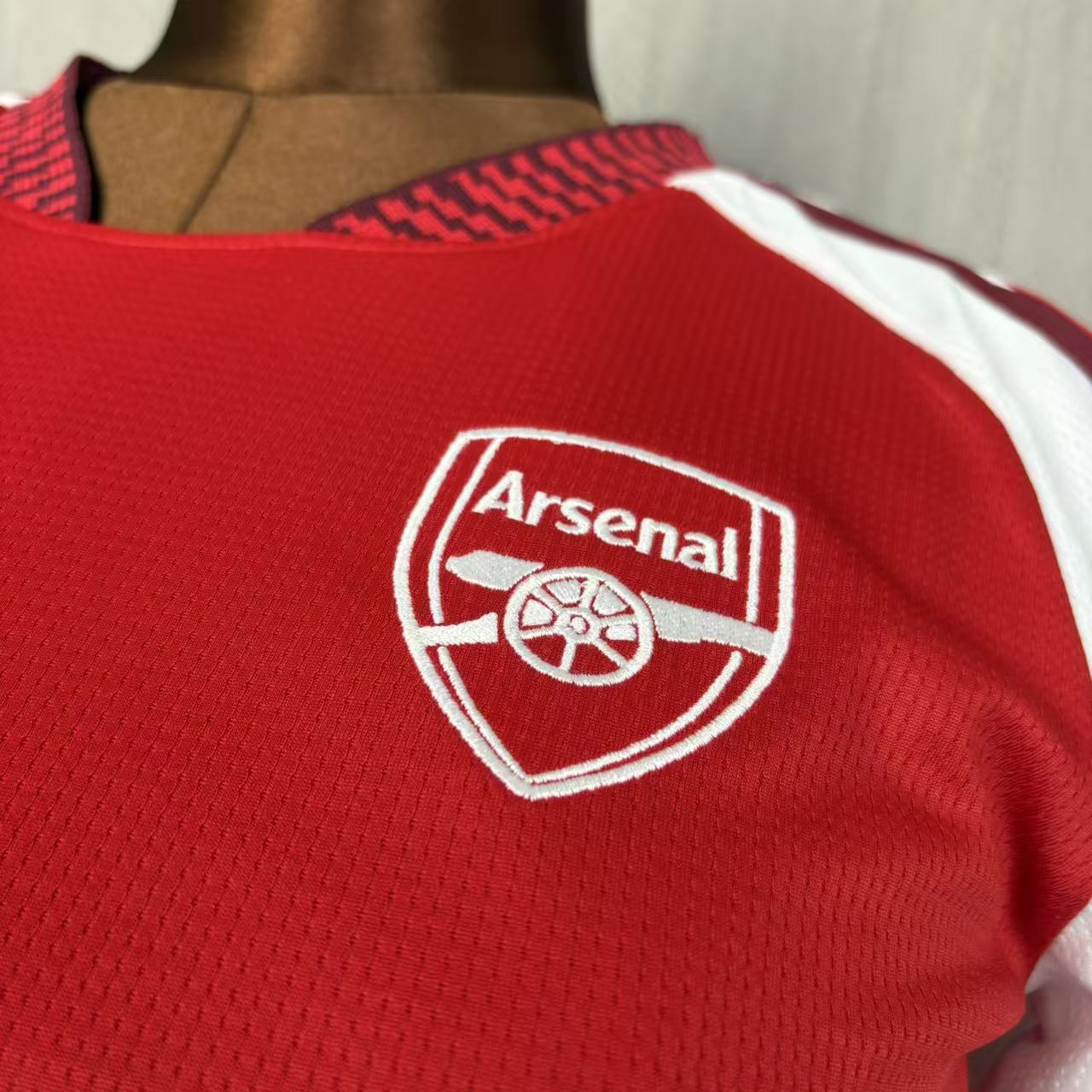 Camisola FEMININA principal vermelha 2026/27