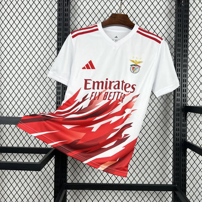 Camisola concept branca e vermelha 2026/27