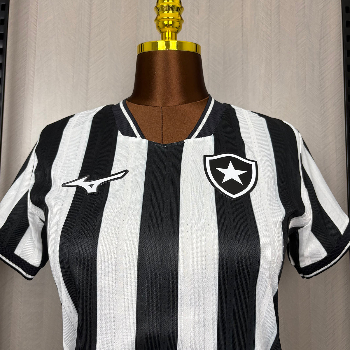 Camisola Feminina principal branca/preta 2026/27